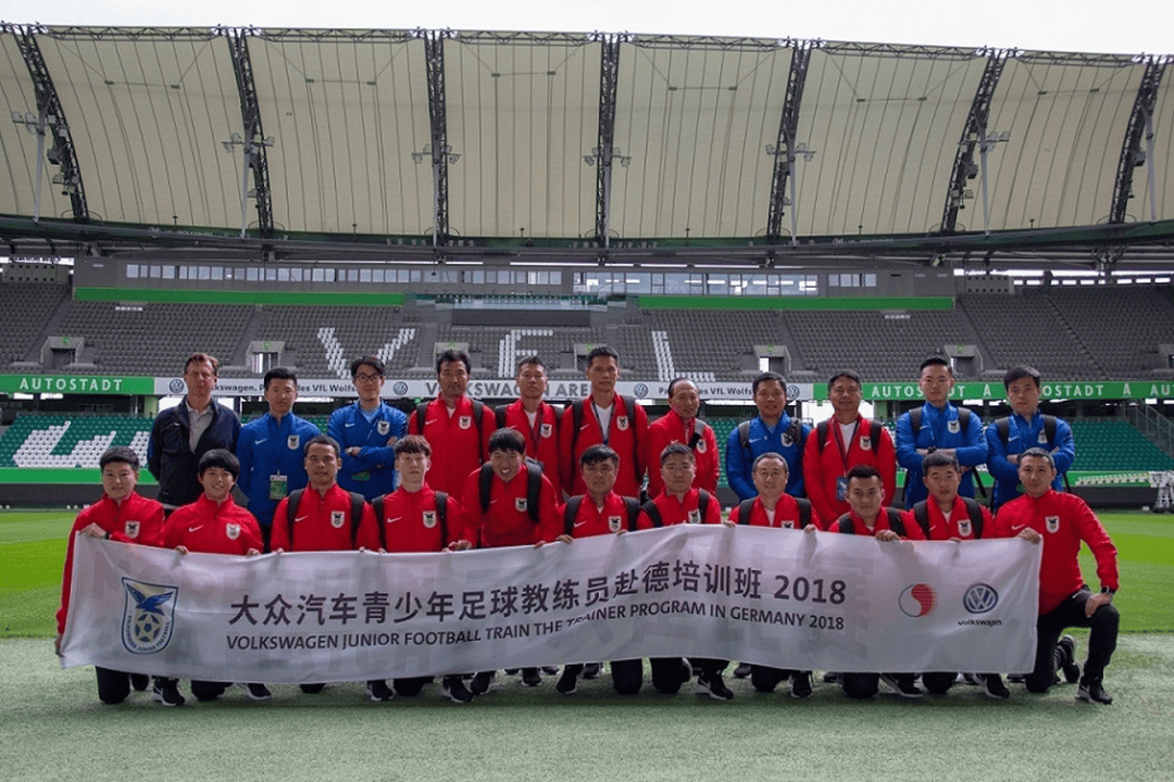 米兰百家乐-包含沃尔夫斯堡球队备受期待，球员努力训练！的词条