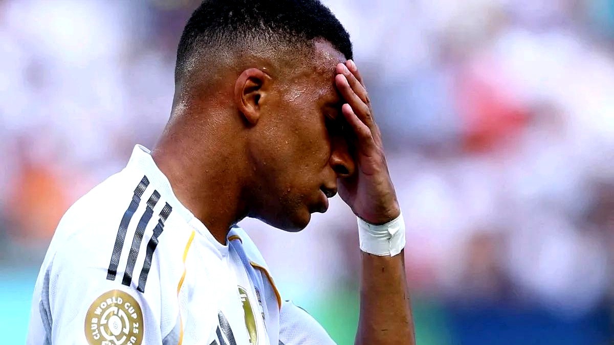 米兰体育-包含巴黎圣日耳曼客场失利，后防线遭遇考验的词条