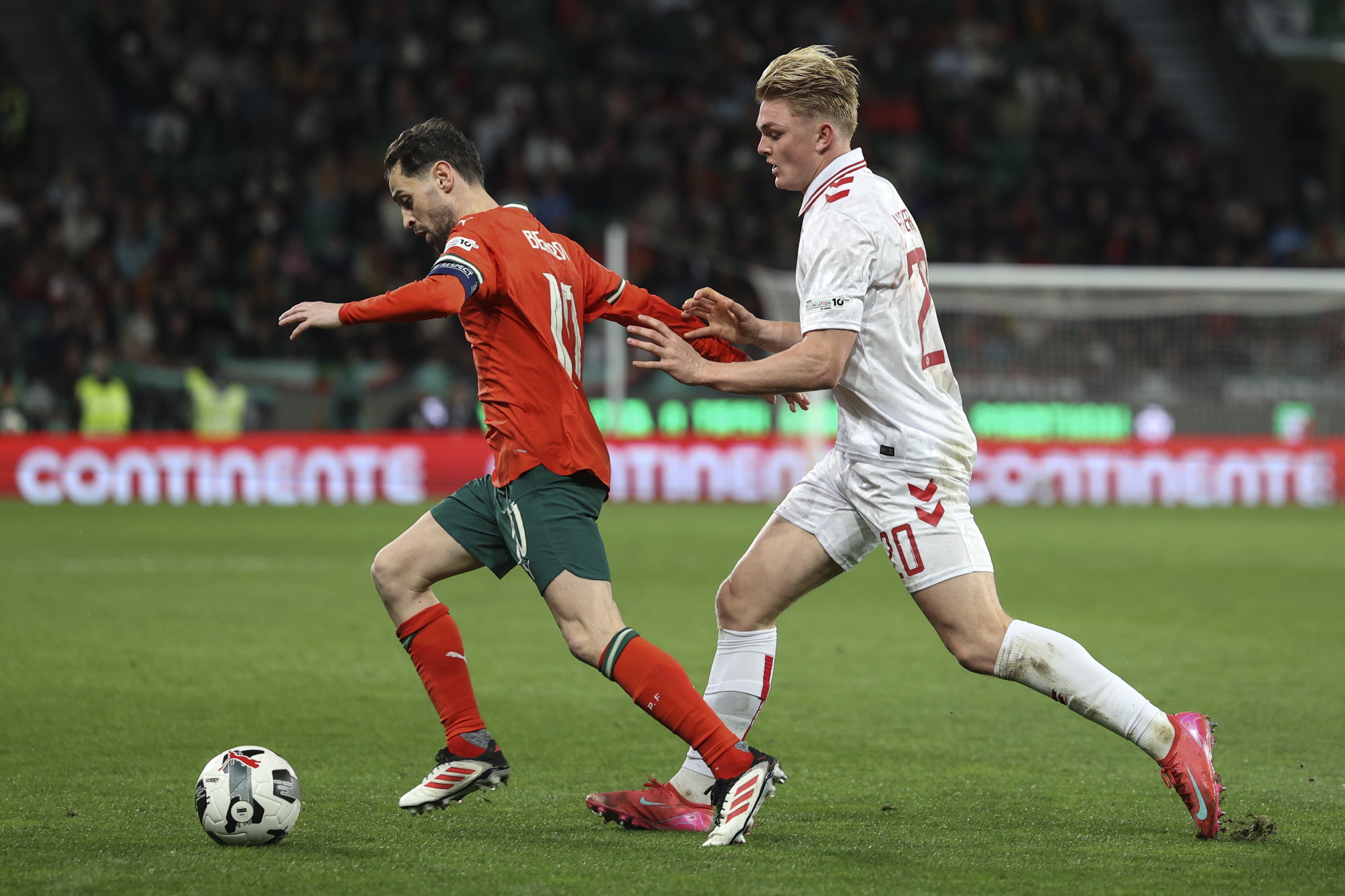 ac米兰下载-包含欧洲足球舞台上一场激烈对决即将展开的词条