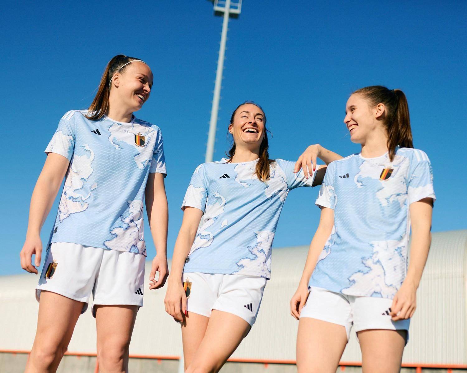 米兰体育官网-冲锋陷阵的女足选手挑战极限的简单介绍