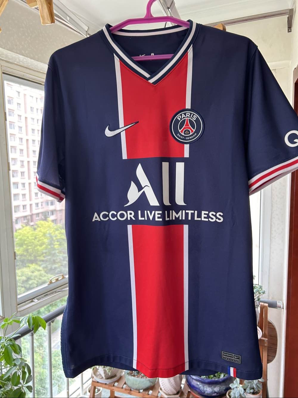 巴黎圣日耳曼大将披挂西甲球衣，迎接新挑战的简单介绍