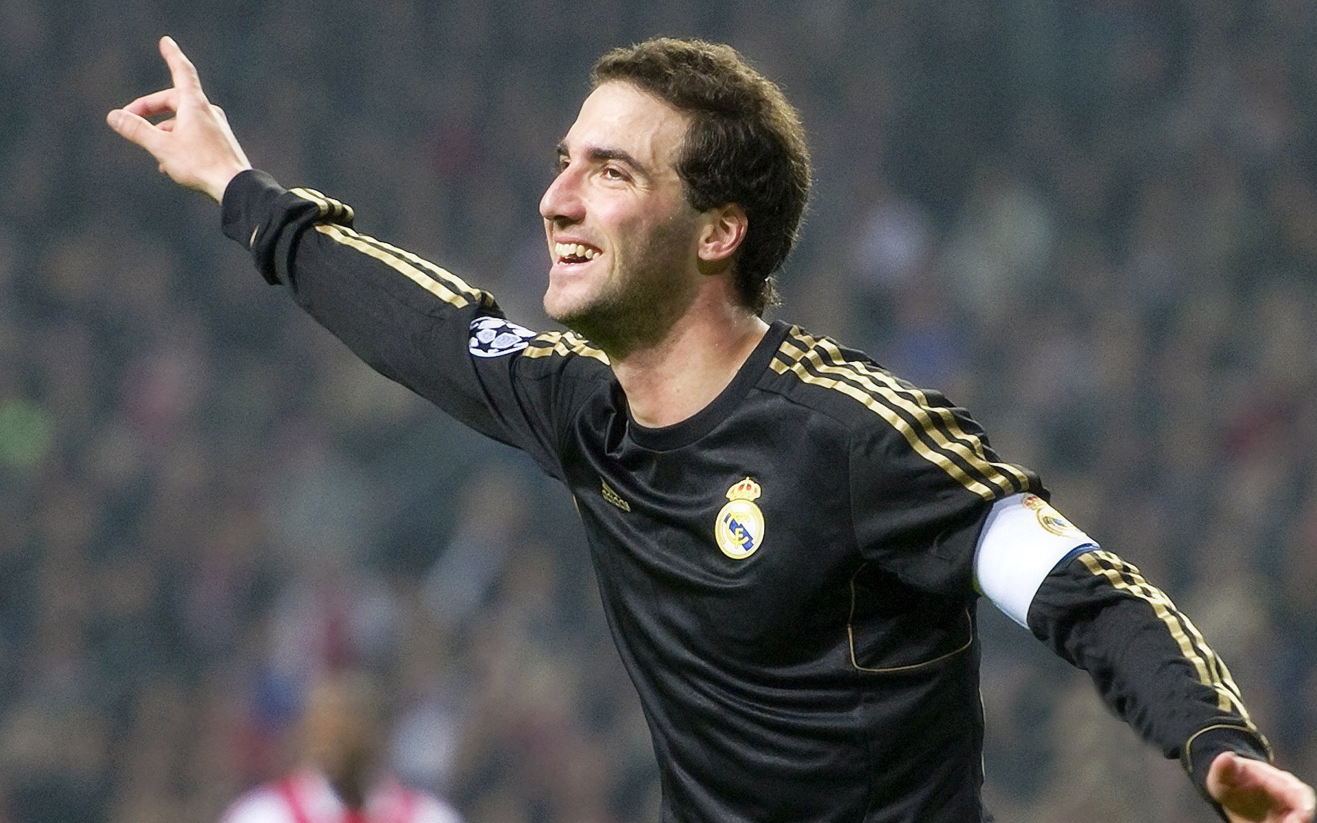 巴尔韦德爆发，芬兰压制AC米兰，一场战术与意志的胜利