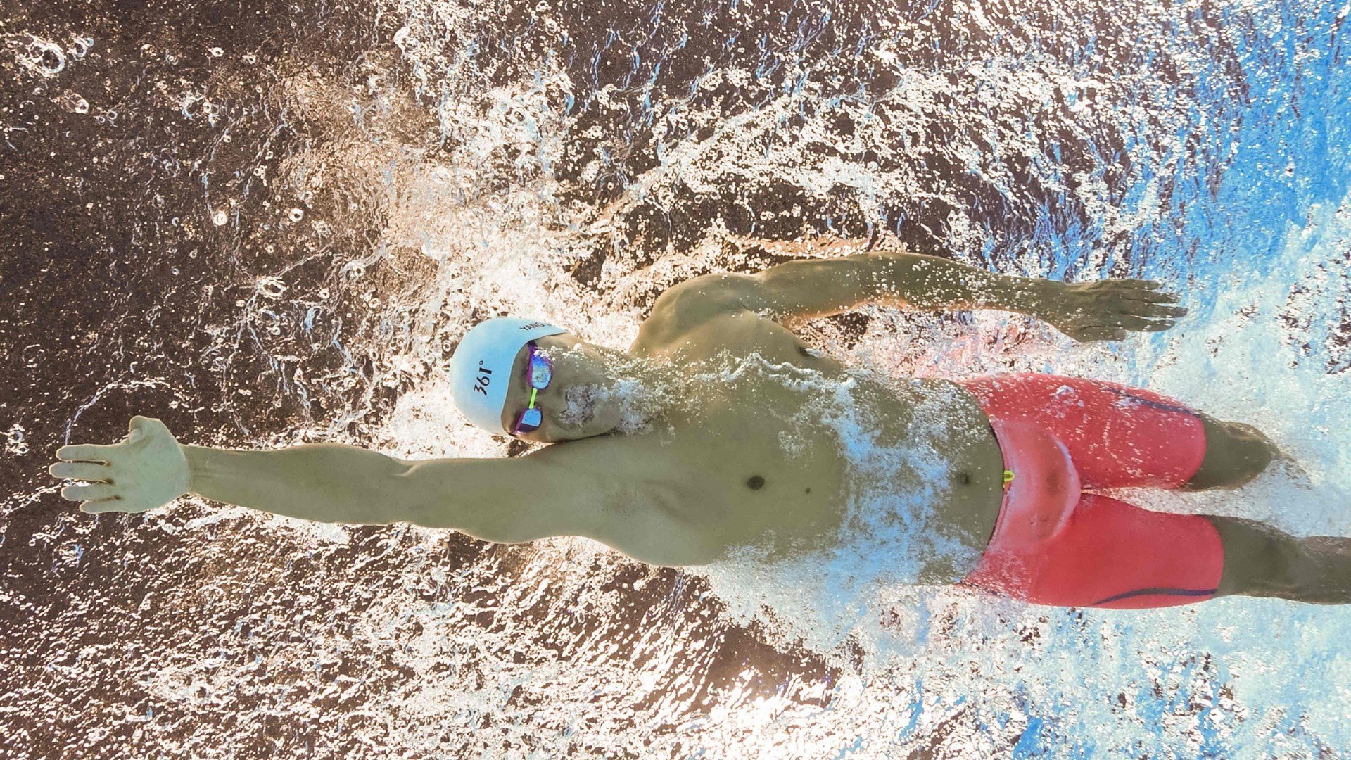 米兰体育官方网站-欧冠淘汰赛之夜，乔治全程高能输出，一战封神