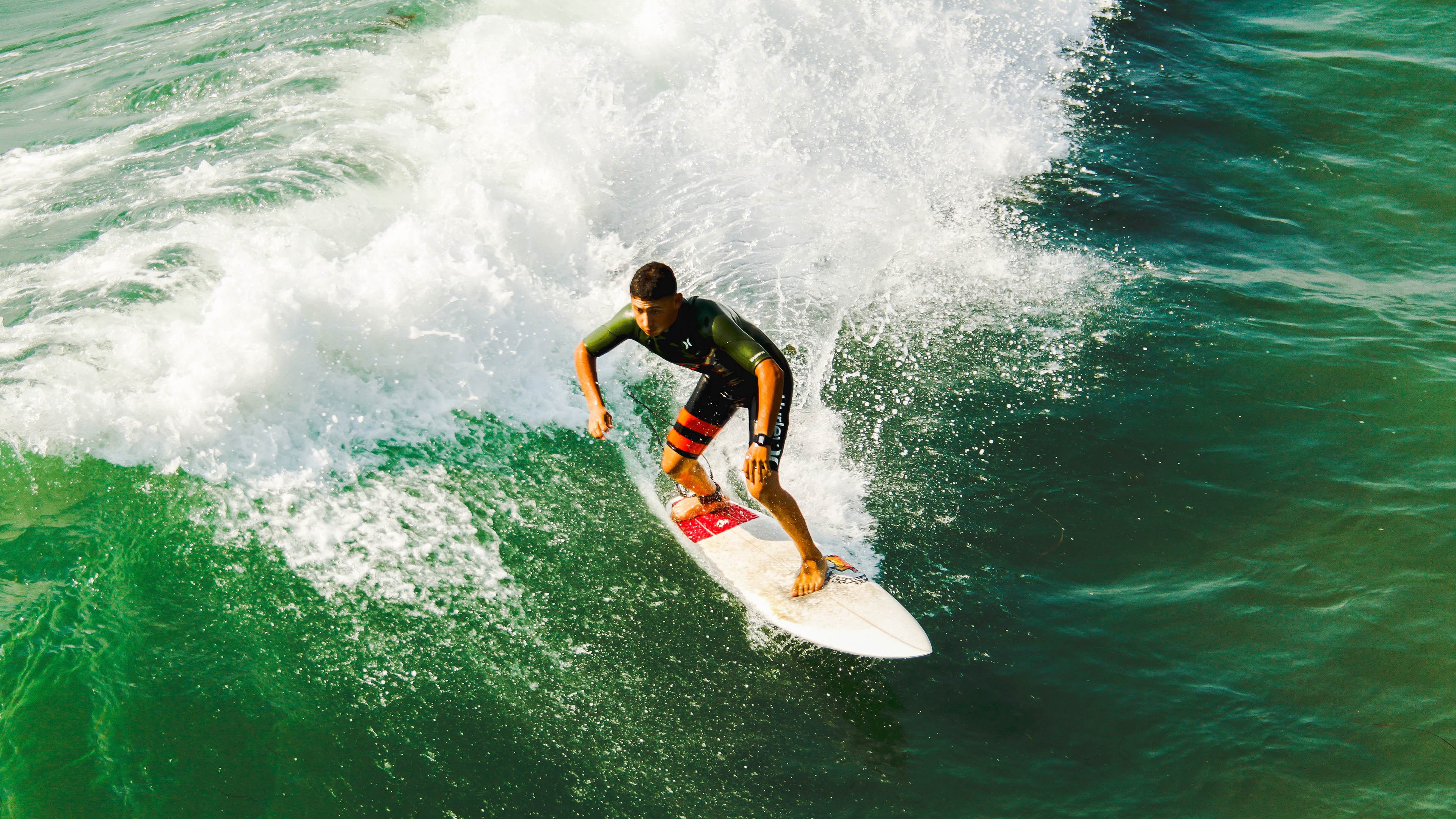 米兰体育入口-卡塞米罗关键战不手软，奥地利横扫中国背后的战术启示
